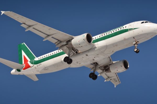 25 Agosto 2021 Alitalia: la compagnia di bandiera chiude i battenti. Da oggi decollerà ITA. Come ottenere il rimborso o modificare la propria prenotazione per i voli in programma dopo il 15 ottobre